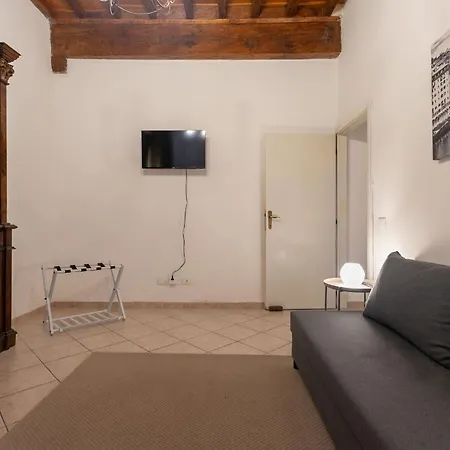 Apartment La Bottega Di Botticelli By Halldis