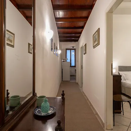 Apartment La Bottega Di Botticelli By Halldis *