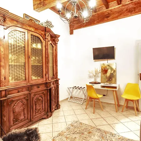 La Bottega Di Botticelli By Halldis Apartment *